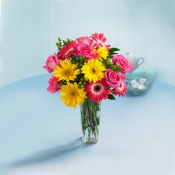 Good Times Rose and Daisy Bouquet with Vase